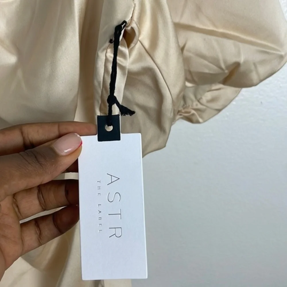 NWT ASTR Satin Balloon Puff Sleeve Top
